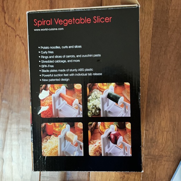 Spiral Vegetable Slicer and Spiral Cookbook Never used - Picture 4 of 13